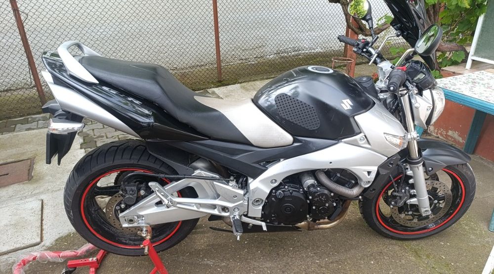 SUZUKI GSR600 an 2007