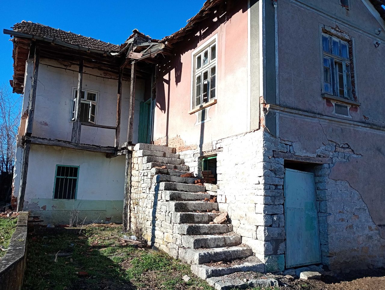 Продава се Къща в Враца, Център - 1 кв.м за 1275 €/кв.м - Снимка #6