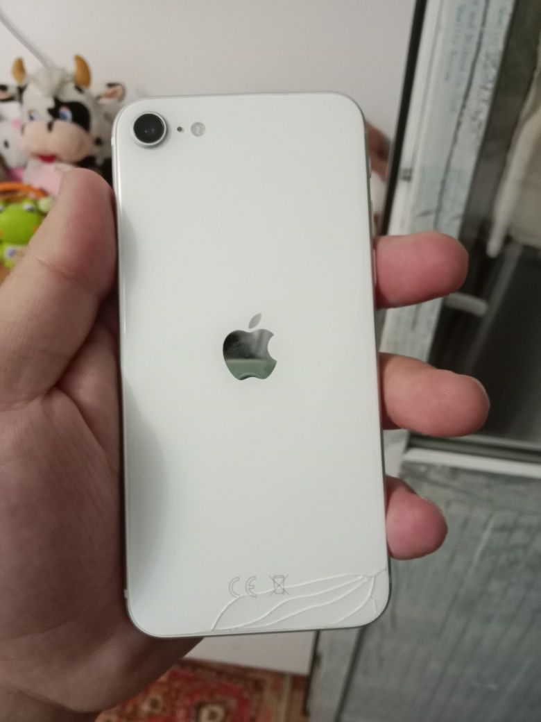 Продам айфон se 128g