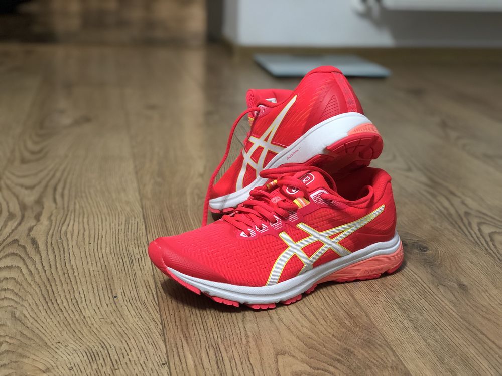 Asics GT-1000