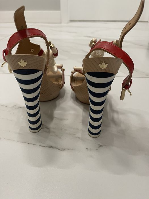 Сандали с ток DSQUARED