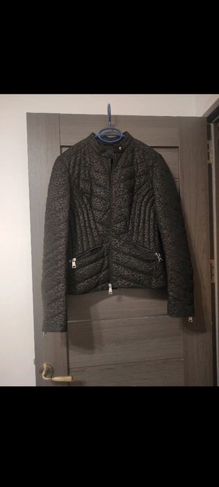 Geaca guess stare foarte buna
