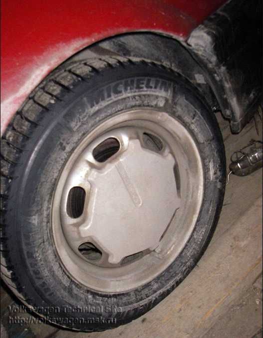 На Фольксваген Пассат В3 ,В4 комплект родных колпаков.