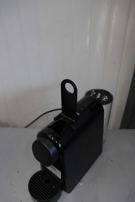 Мини кафе и еспресо машина Nespresso Essenza DeLonghi, черна