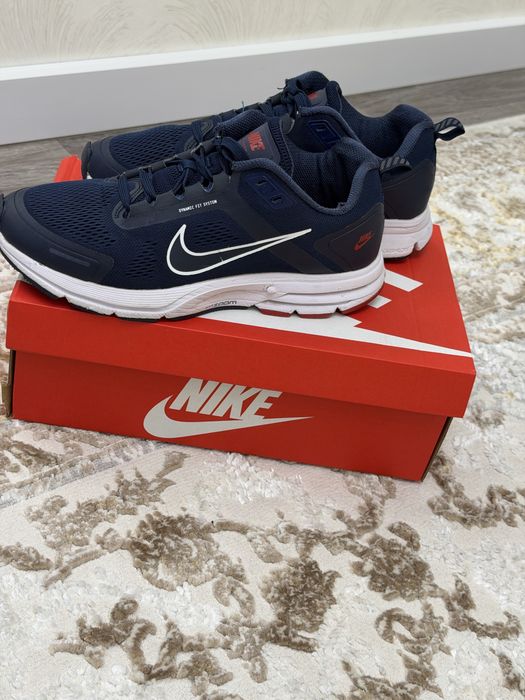 Кроссовки NIKE . Производство Ветнам .