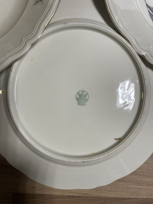 Vand 2 seturi servicii de masa Curtea de Arges si KAHLA