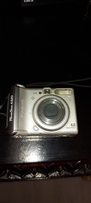 Aparat foto video CANON,compact A520 IS.