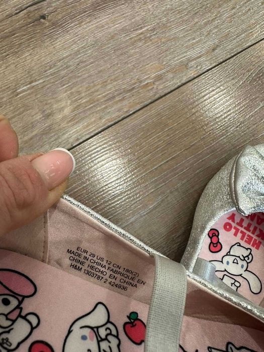 Блестящи балетни обувки с панделка за деца