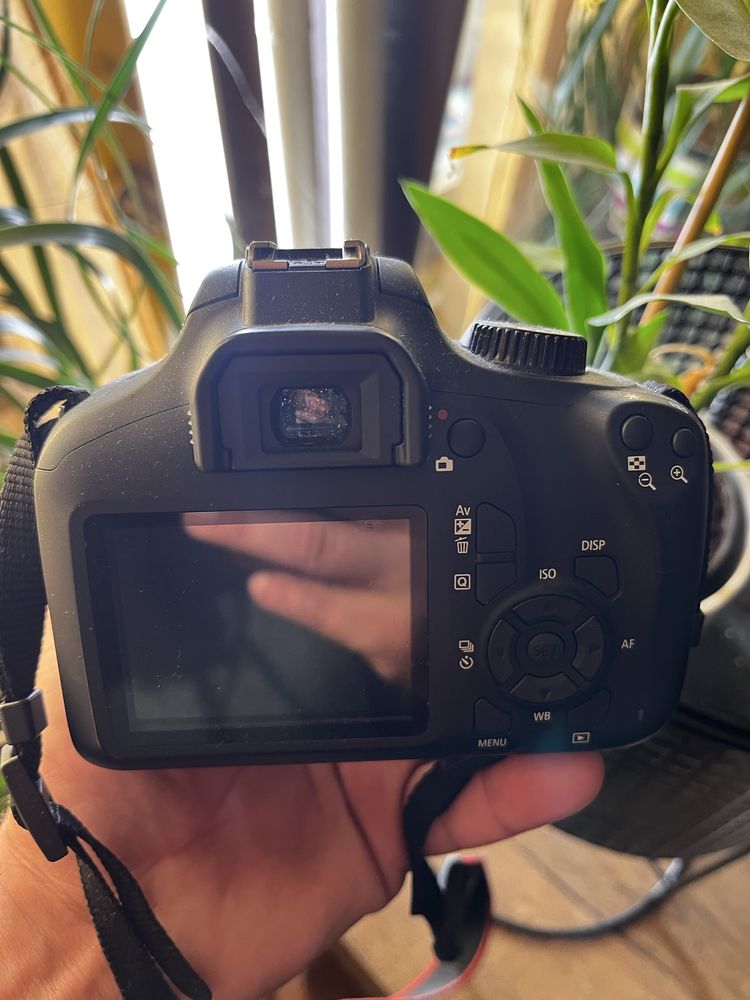 CANON eos 4000D чисто нов в гаранция