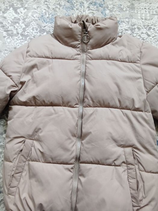 Продам куртку женскую размер М  в хорошем состоянии подрасковы  звонит