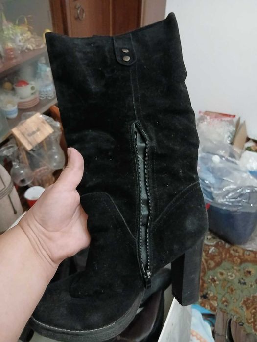 Стилни ботуши на ток