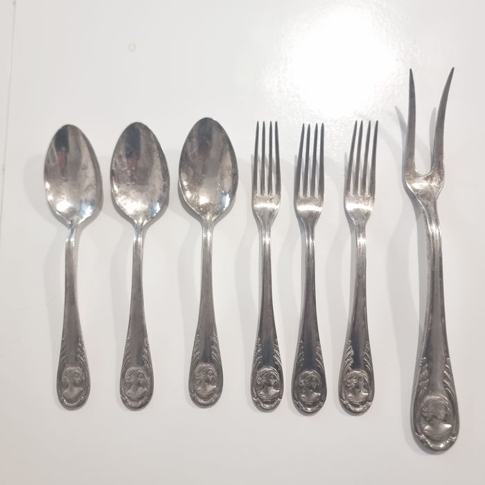 Set tacâmuri vintage din argint – model Art Nouveau