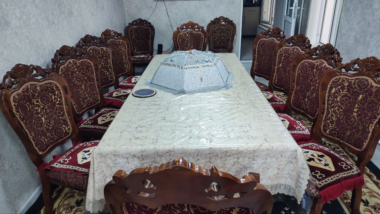 Продам стол со стульями