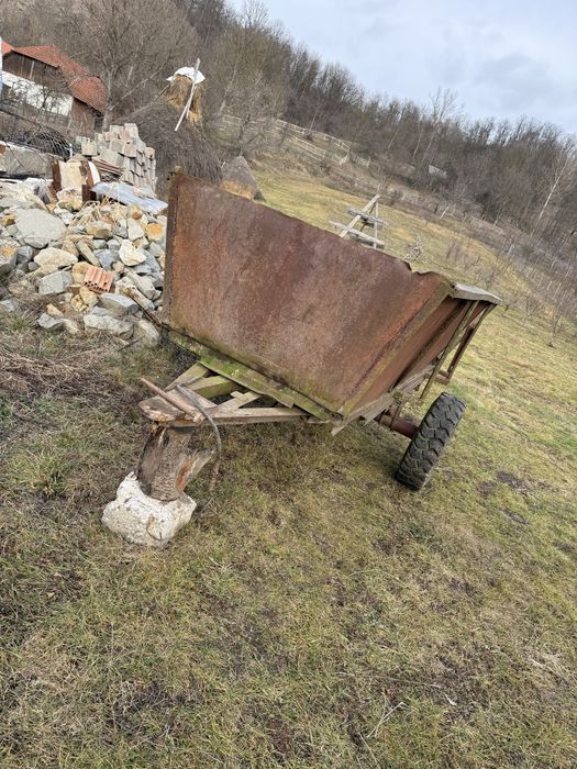 Vand remorca  basculabila