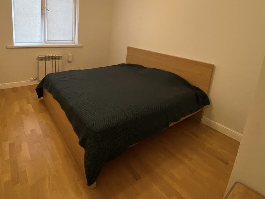 Кровать IKEA МАЛЬМ 180×200 с матрасом IKEA ХОВОГ (состояние идеальное)