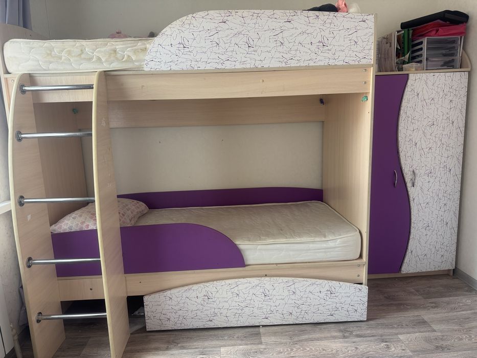 Продам шкаф с кроватью