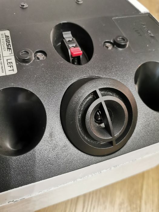 Boxe albe, Bose 301 V, sunet superb.