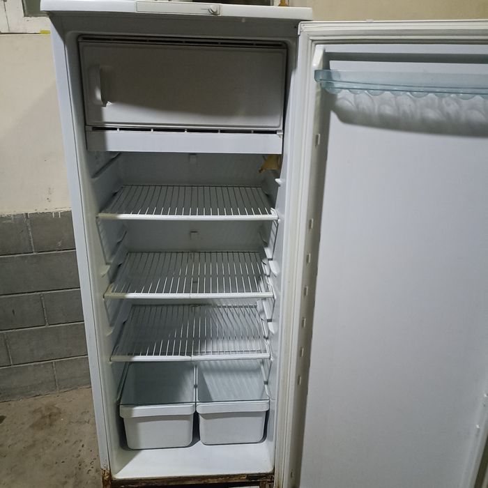 Biryusa holodilnik sotiladi