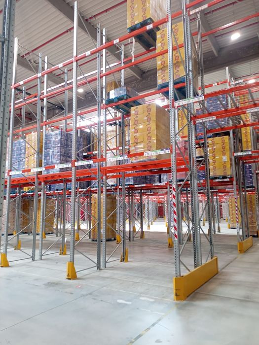 Avem rafturi metalice