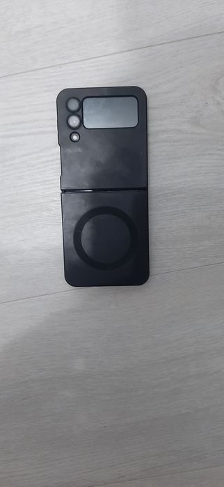 Vând Samsung Galaxy Z flip 4