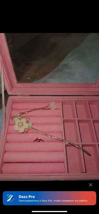 Органайзер для украшений с украшениями