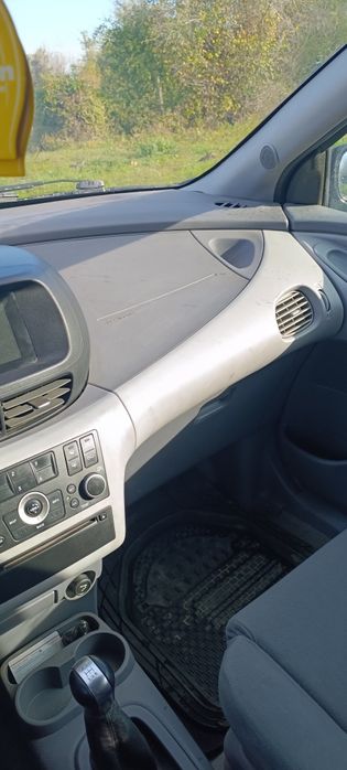 Автомобили Nissan Almera Tino