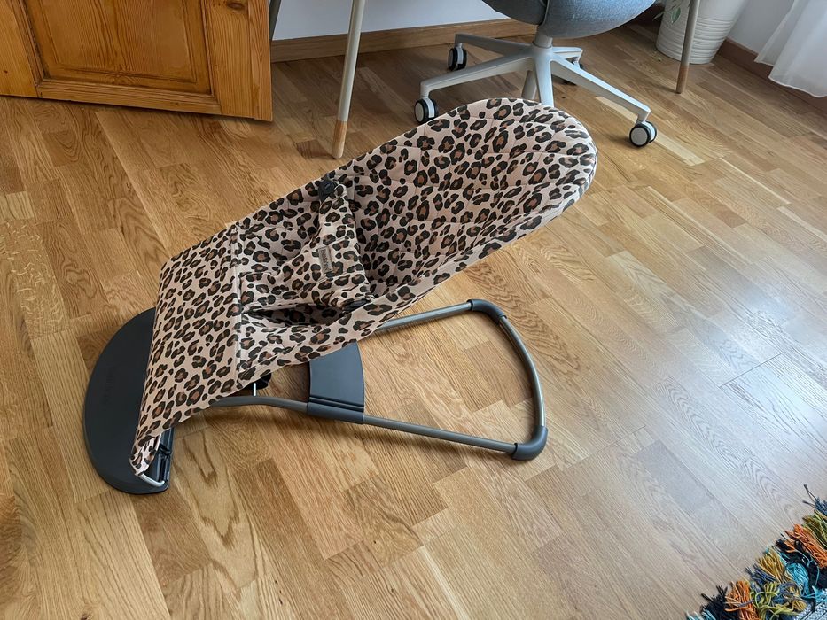 Babybjorn cu 2 jucării