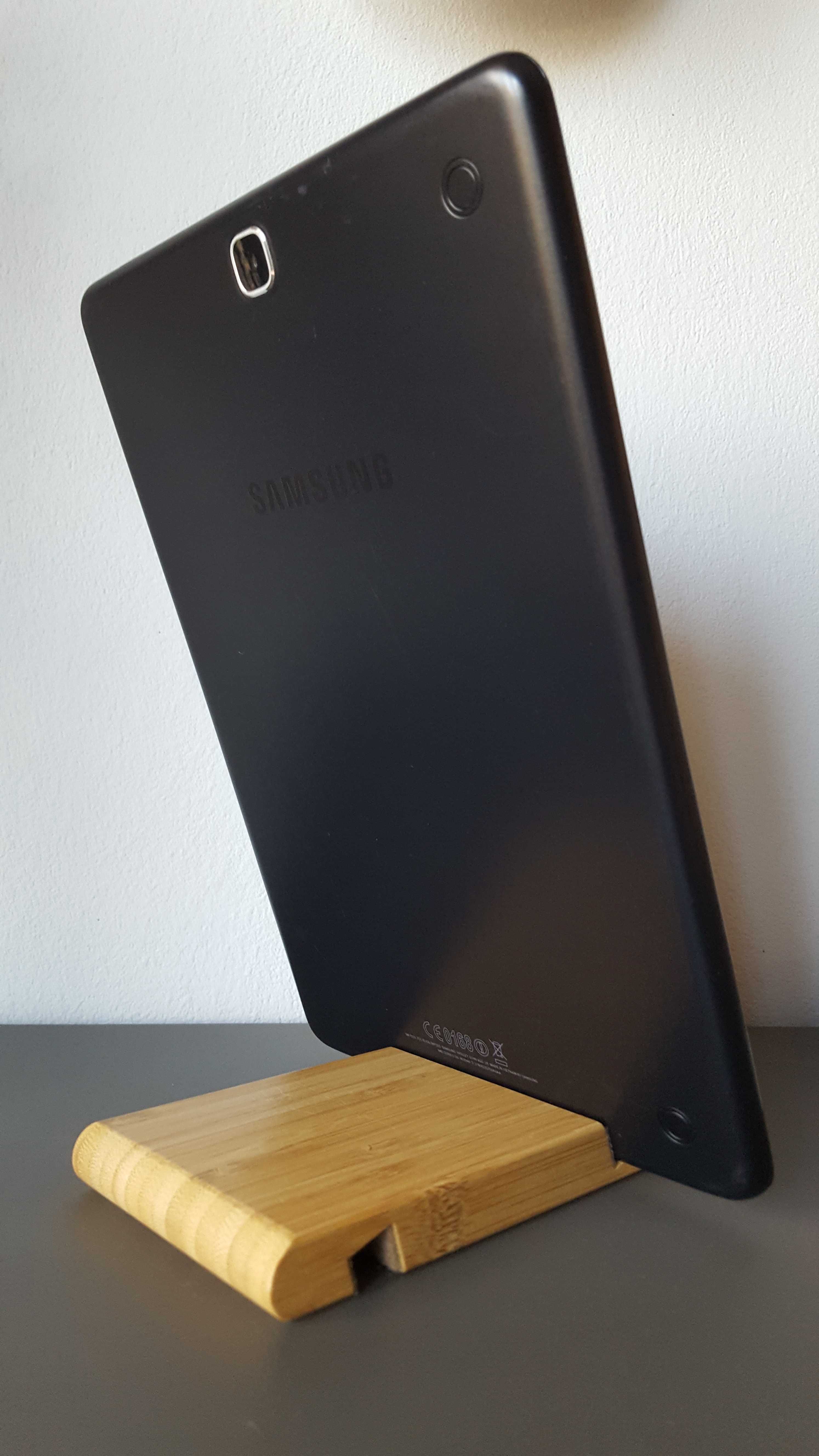 Samsung Galaxy Tab A 9.7 SM T555 + husa cu tastatura bluetooth