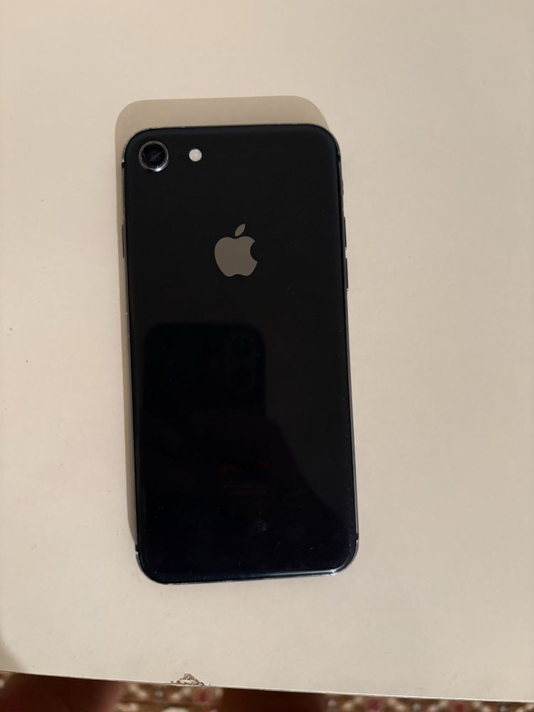 Iphone 8 экран трешин,в остальном все в норме