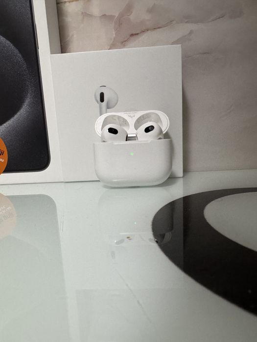 Iphone 15 pro max  plus air pods 3