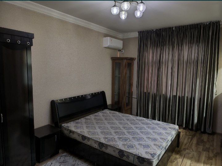 Мирзо Улугбек метрода 1 хонали замонавий квартира арендага берилади.