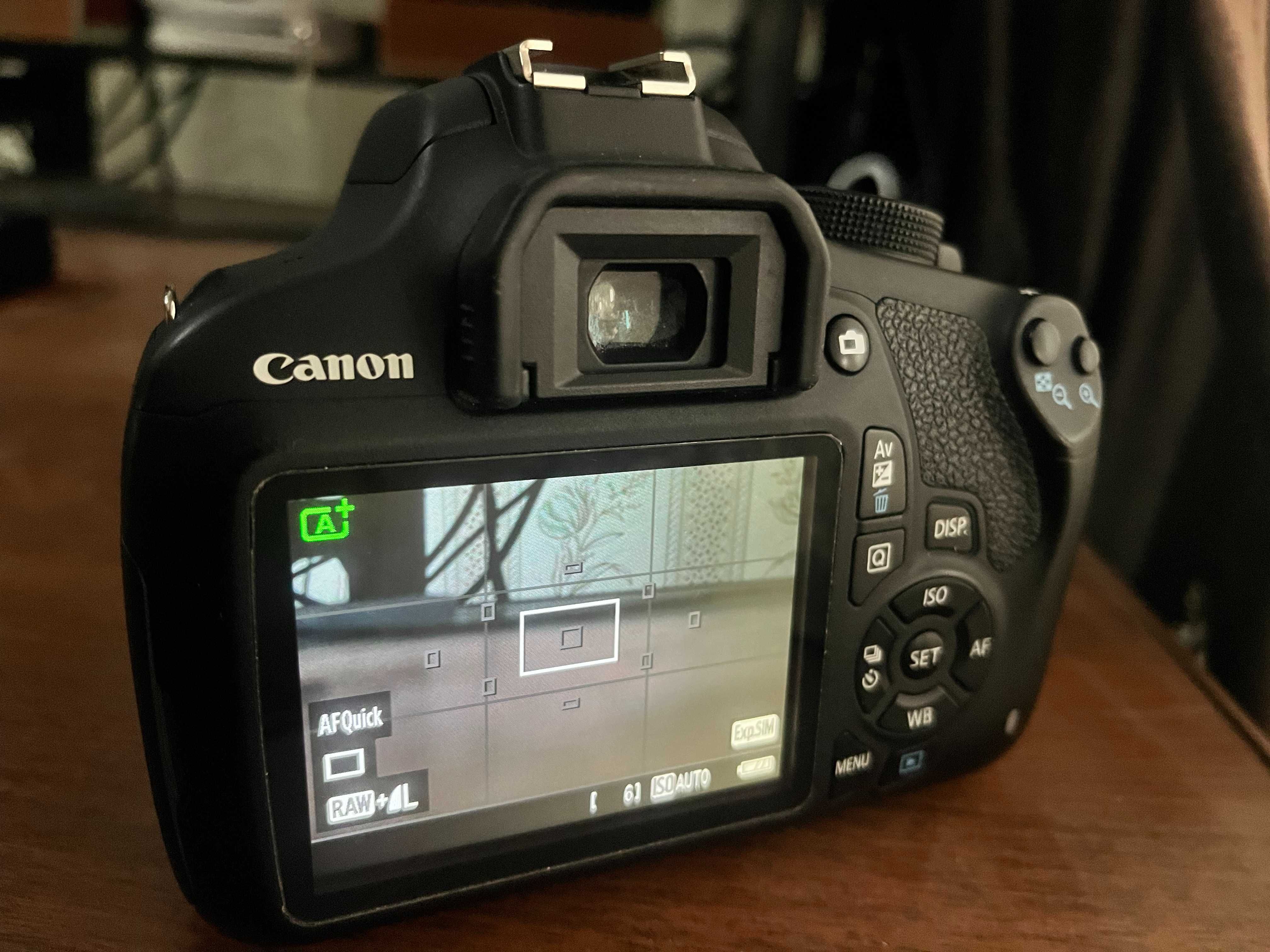Canon 1200D почти новое