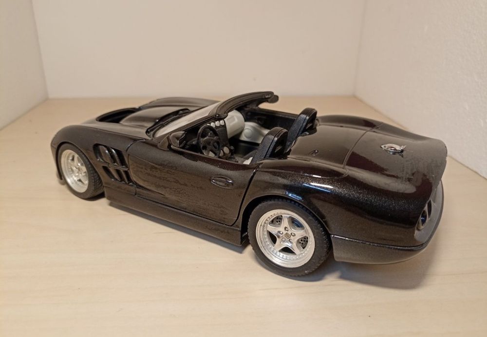 Shelby series1 
Scara 1:18
Bburago 

Pozele reflectă realitatea. Se vi