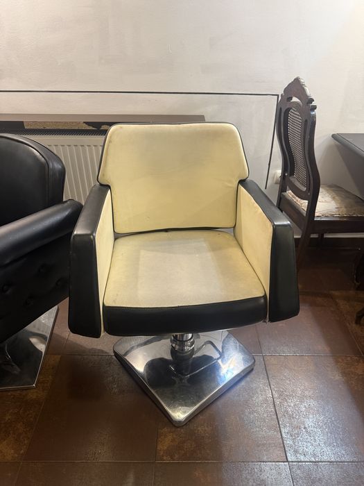 Vand 4 scaune coafor si 2 scafe