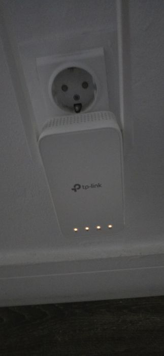 Vând Range Extender Wi Fi TP-LINK RE 315 AC1200, cu buton WPS