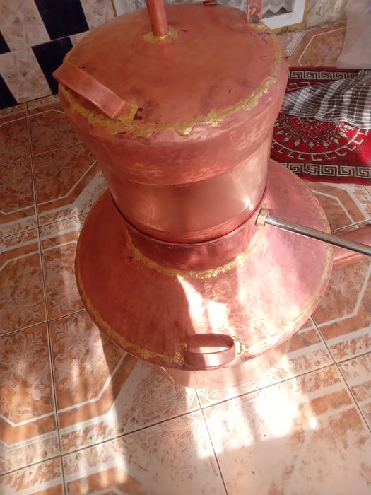 Vând un cazan de făcut pălincă de 170 l