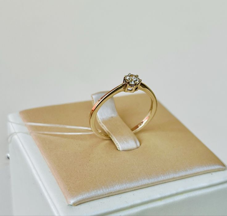 Золотое кольцо с бриллиантом 585 Италия