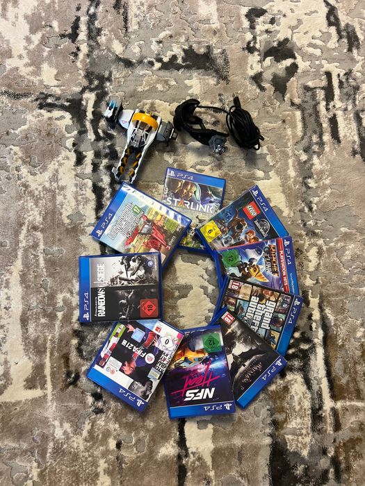 PS4 Slim PS4 Standard