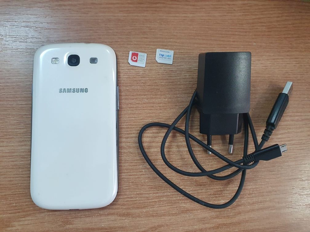 Telefon Samsung Galaxy S3 alb I9300 16Gb 1Gb RAM necodat