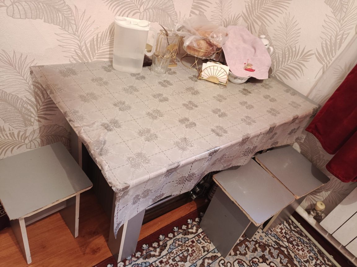 Пеш,стол стуля, детский парта 4 стулья,кондёр,коверлар бар