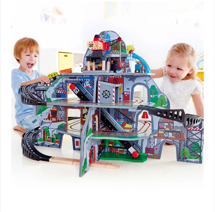 Set Trenuri Mina montană Hape 4 niveluri-Stare impecabila