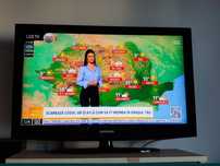 Vând TV LCD Samsung 32" seria 4 HD cu telecomandă i
