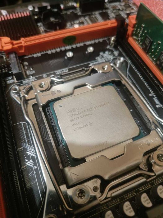 Kit PC Intel 6Core/12Threads 2.4-3.2Ghz 17Mb Cache, 8GB DDR4 NOU TOP