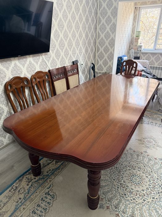 Стол со стульями