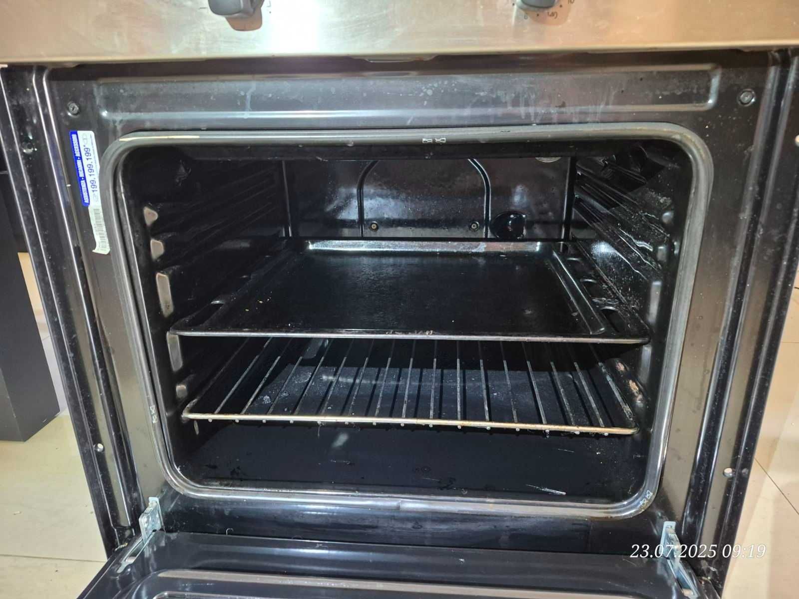 Продавам фурна INDESIT.