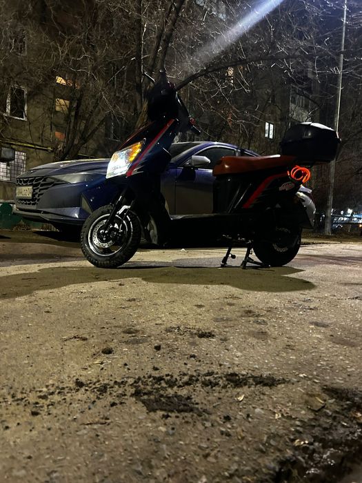 Почти новый электроскутер