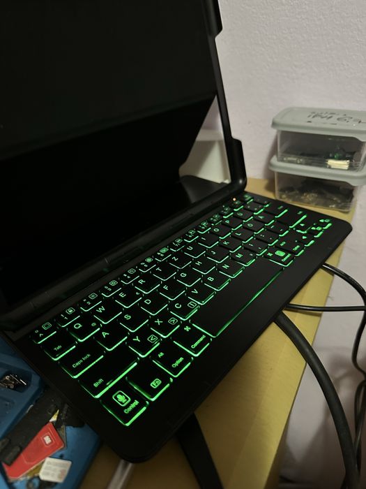 Husa magic keyboard luminata ipad Noi