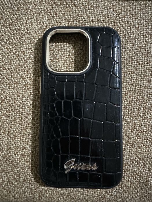 Кейс Guess и още два подарък за iPhone 14 Pro