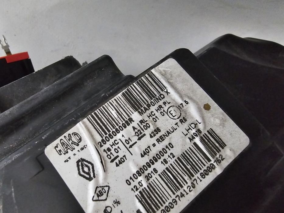 Far stanga Renault Clio 4 Facelift 2016 cod 260606098R