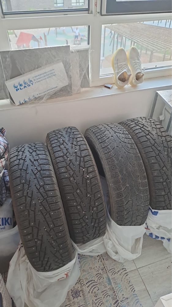 Продам шины, резину шипованную зимнюю R17
